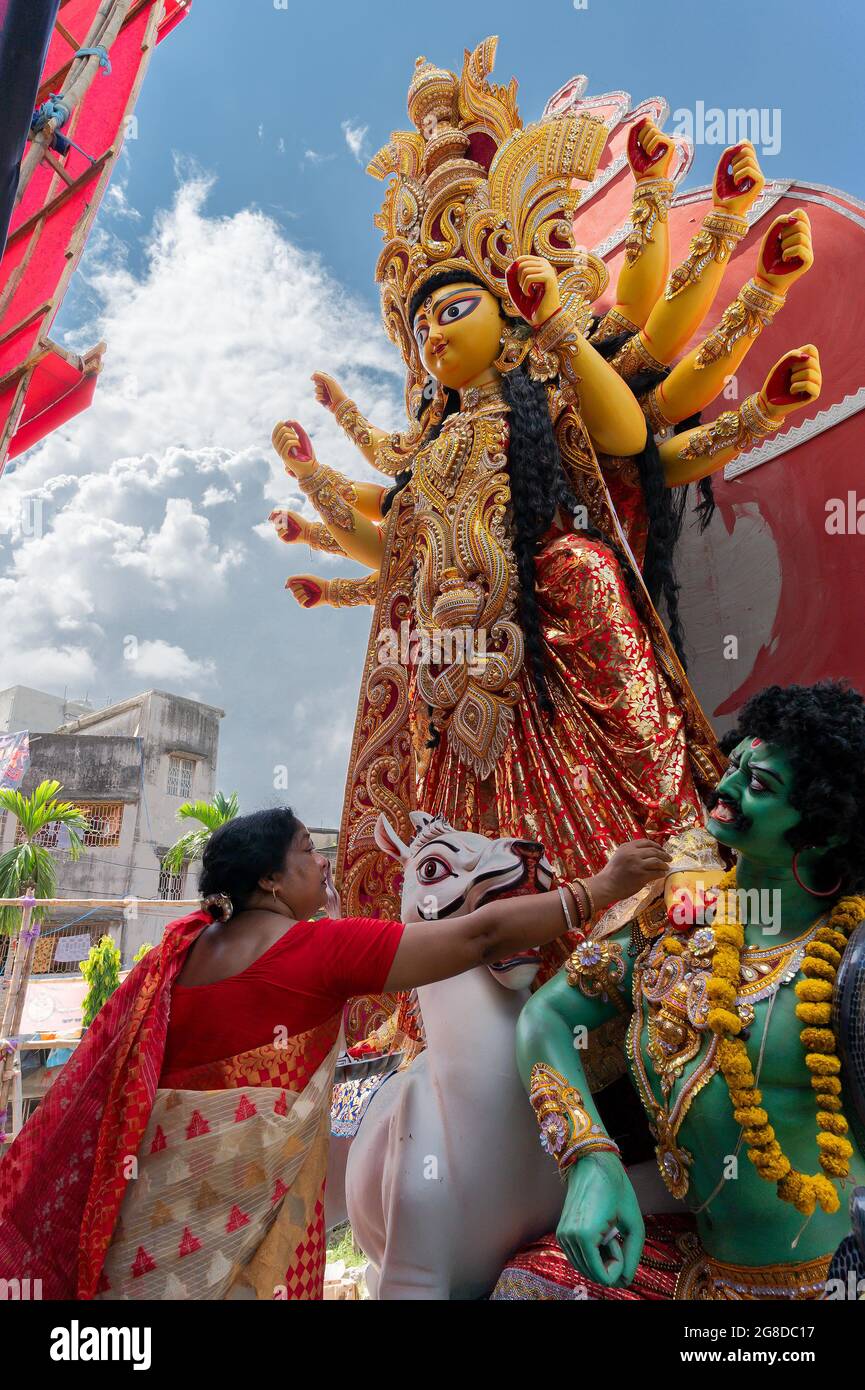 Howrah, West Bengal, India- 8th October 2019 : Vijayadashami, married Bengali Hindu woman offering sweets to Mohishasur, asur, the demon. Durga puja f Stock Photo