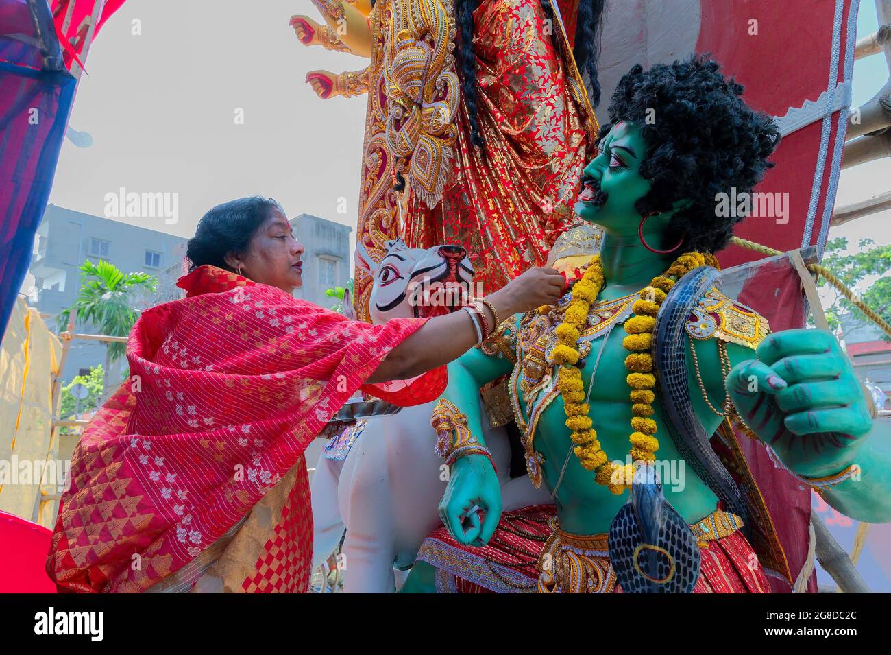 Howrah, West Bengal, India- 8th October 2019 : Vijayadashami, married Bengali Hindu woman offering sweets to Mohishasur, asur, the demon. Durga puja f Stock Photo