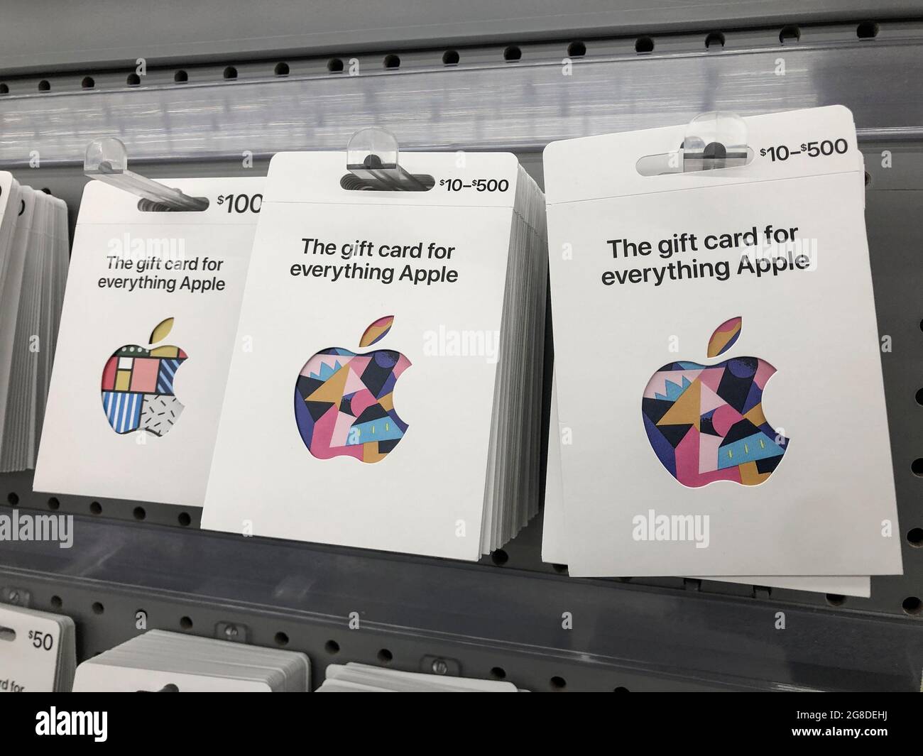 Apple store gift cards hi-res stock photography and images - Alamy