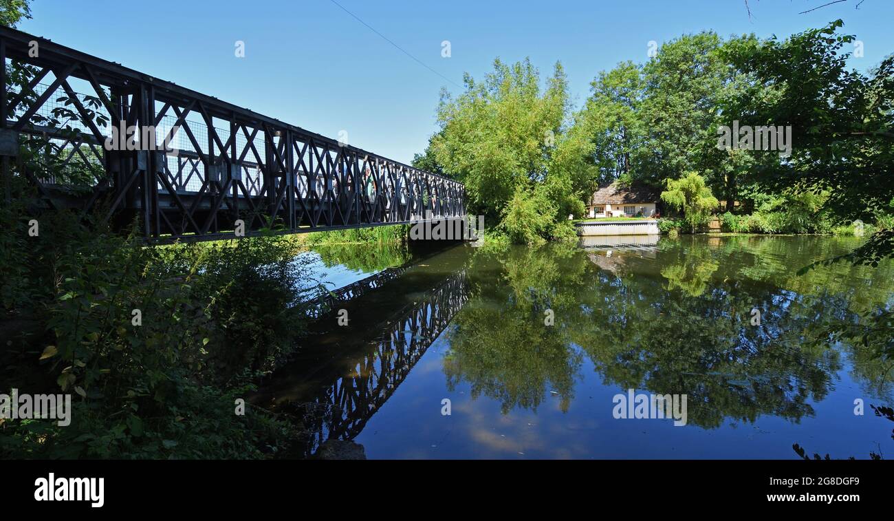 Steel bridge hi-res stock photography and images - Alamy