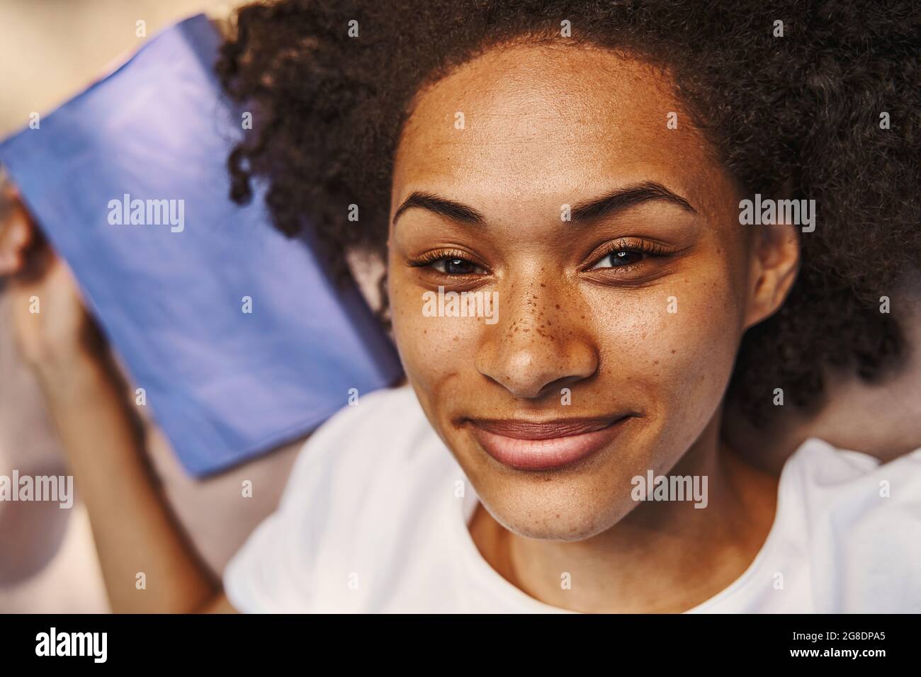 Young relaxed afro student hi-res stock photography and images - Alamy