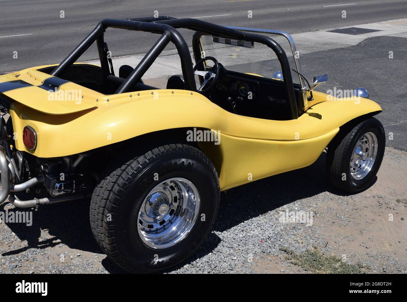 Knuppel taal Verzoenen FRESNO, UNITED STATES - Jul 07, 2021: A yellow-colored dune buggy parked  outside with black large tires in Fresno, California, USA Stock Photo -  Alamy