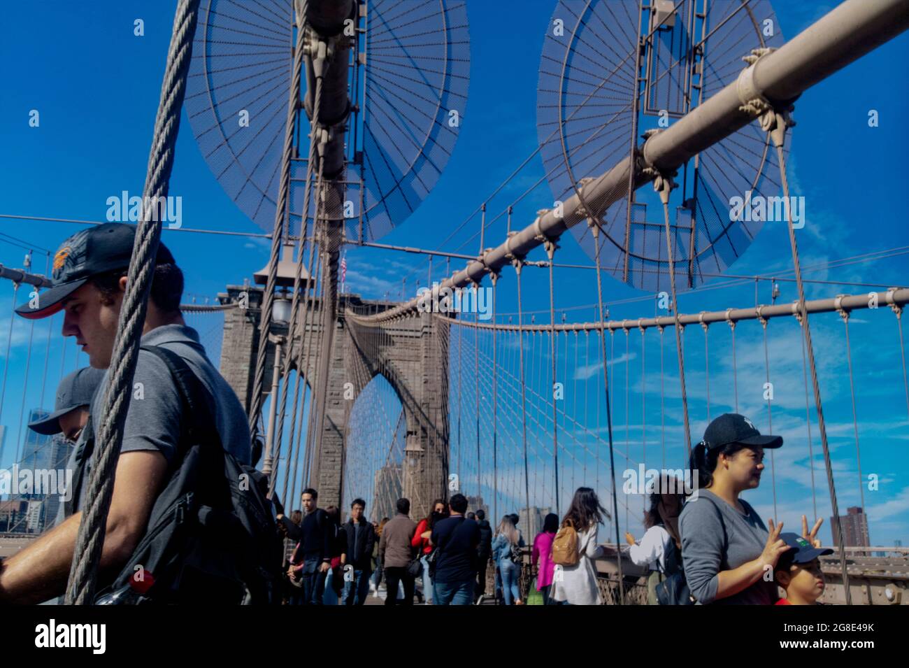 North America - United States, Brooklyn: Tourist enjoying walking accross the Brooklyn Bridge. Stock Photo