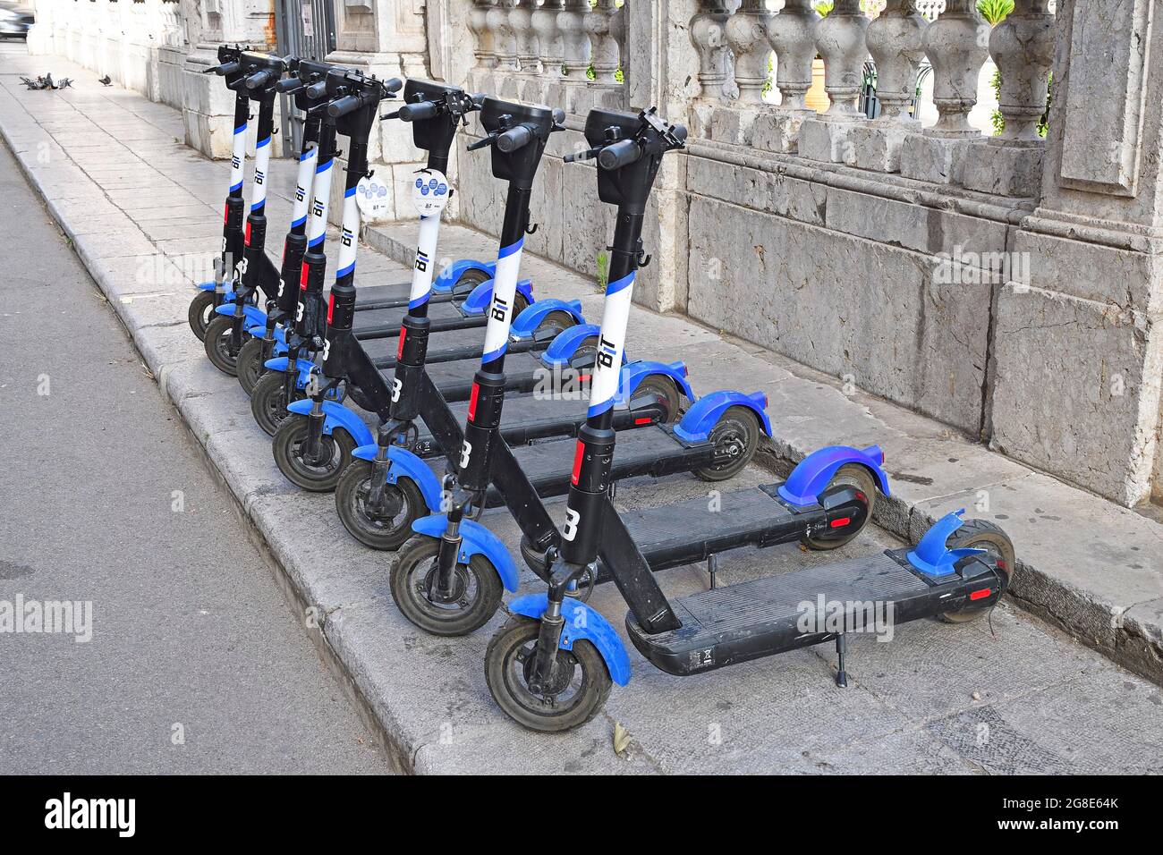 Baron hagl kran Electric scooters for rent in the old town, Palermo, Sicily, Italy Stock  Photo - Alamy