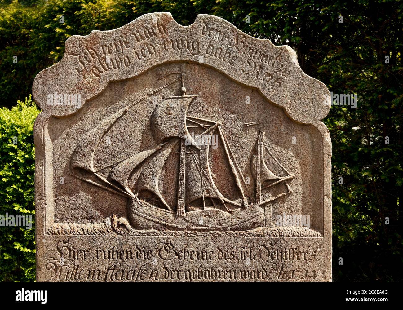 Grave of the seafarer Willem Claasen, speaking gravestones at the cemetery of St. Clemens church, Nebel, Amrum island, Germany Stock Photo