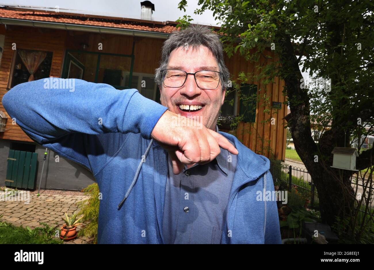 Kempten, Germany. 08th June, 2021. Helmut Gries signs the word 'cow' in sign language. The 61-year-old is the son of deaf parents, at home he communicated with them in sign language (to dpa 'Summer series 'Intangible cultural heritage in Bavaria' - Silent Bavarian - Sign dialects have a hard time'). Credit: Karl-Josef Hildenbrand/dpa/Alamy Live News Stock Photo