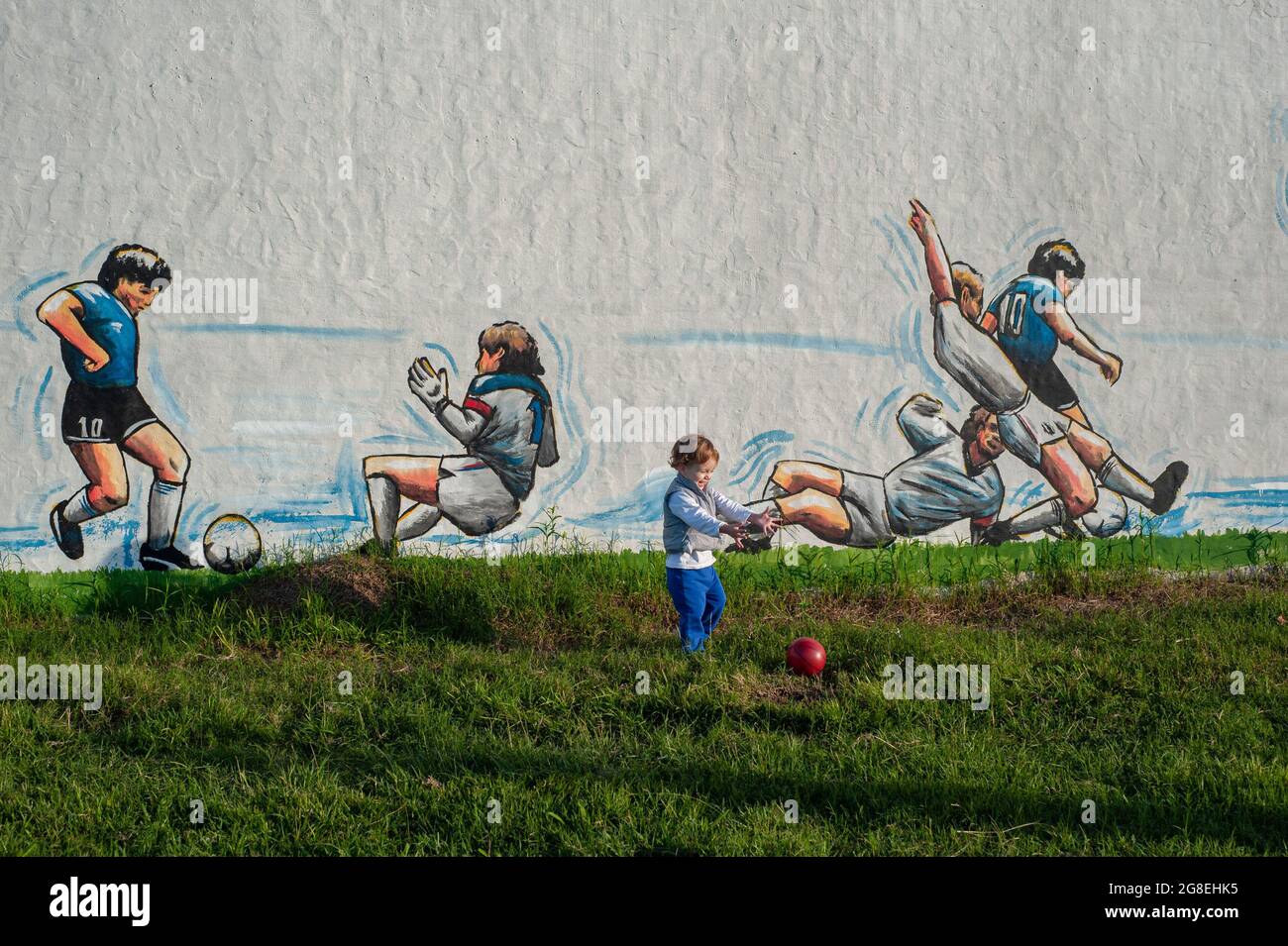 The impressive mural of Maradona and Messi