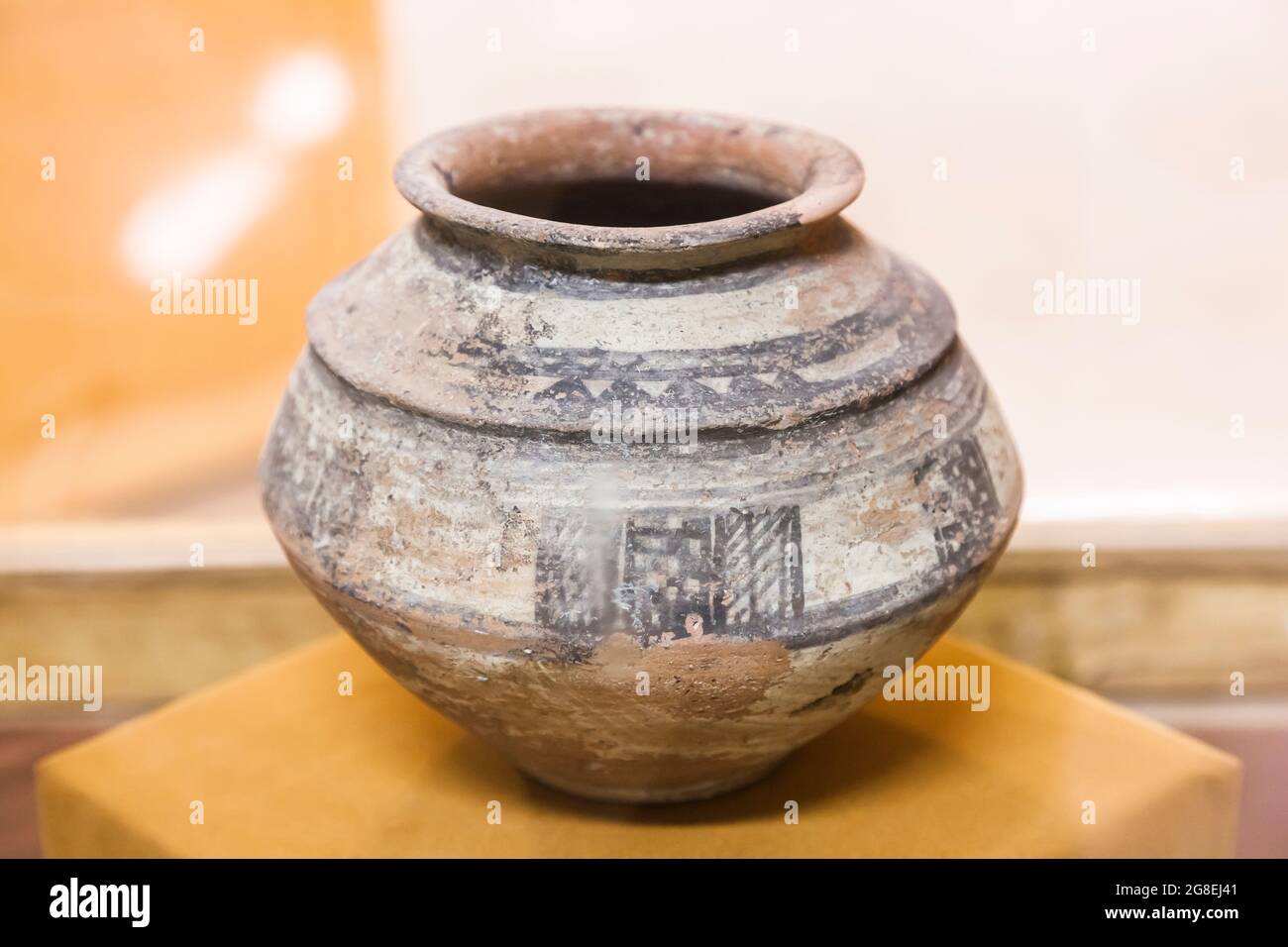 Earthenware dishes, Hamadan Archeological Musuem, ancient Ecbatana hill, Hamedan(Hamadan), Hamadan Province, Iran, Persia, Western Asia, Asia Stock Photo