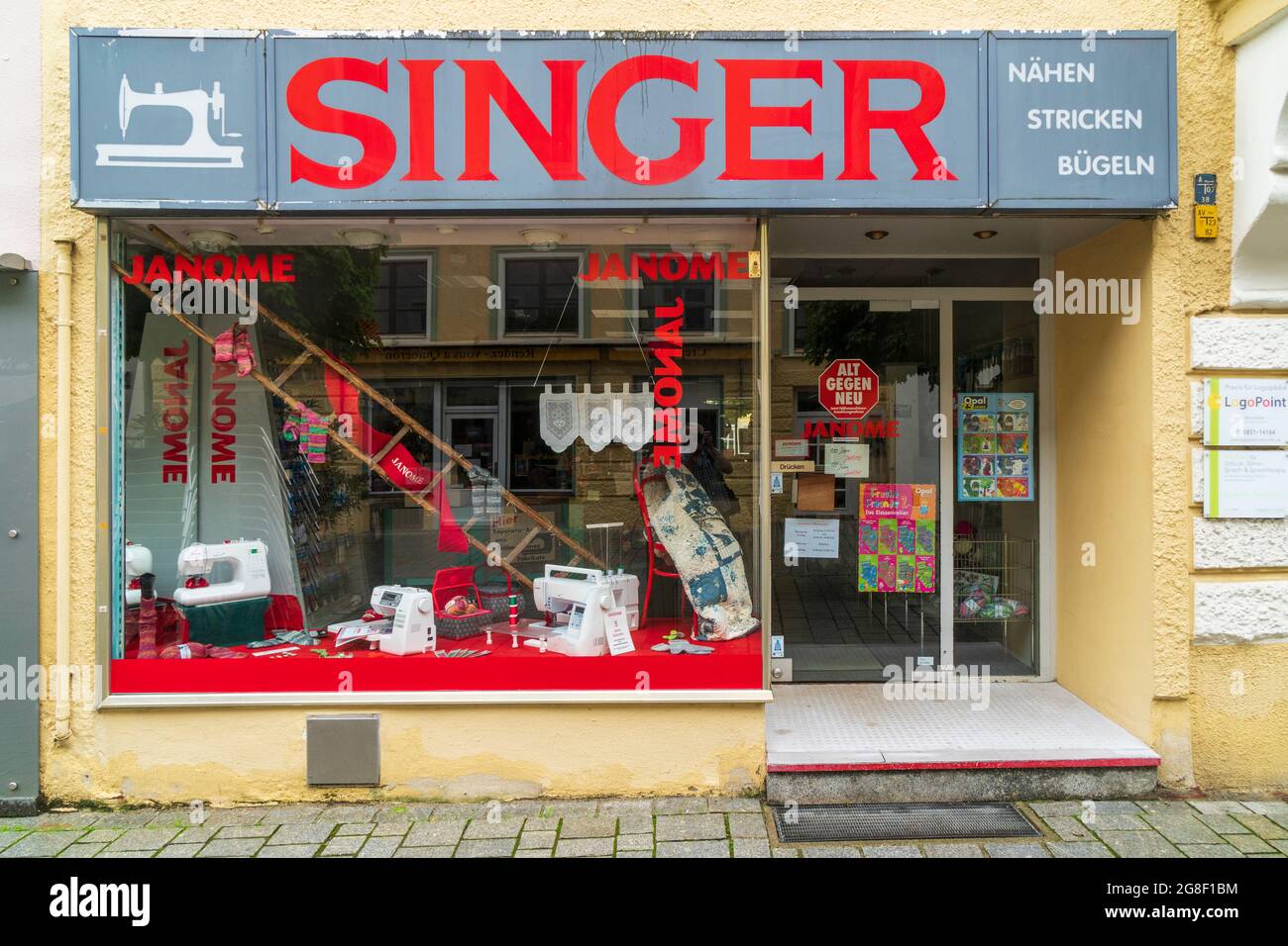 Filiale der Firma Singer in Kempten Stock Photo