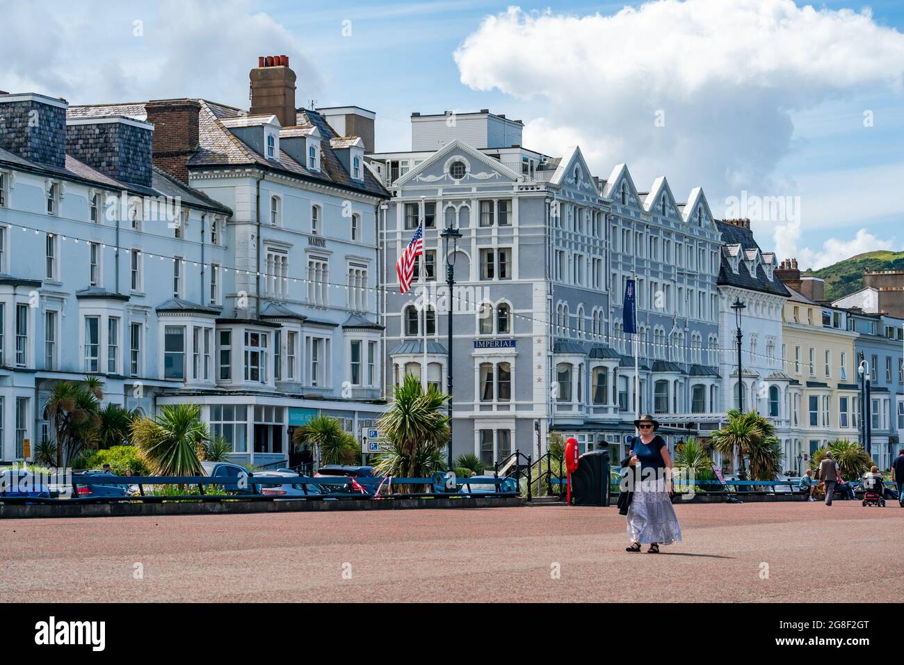 LLANDUDNO, WALES JULY 05, 2021 Hotels line a curving Llandudno promenade Stock Photo Alamy