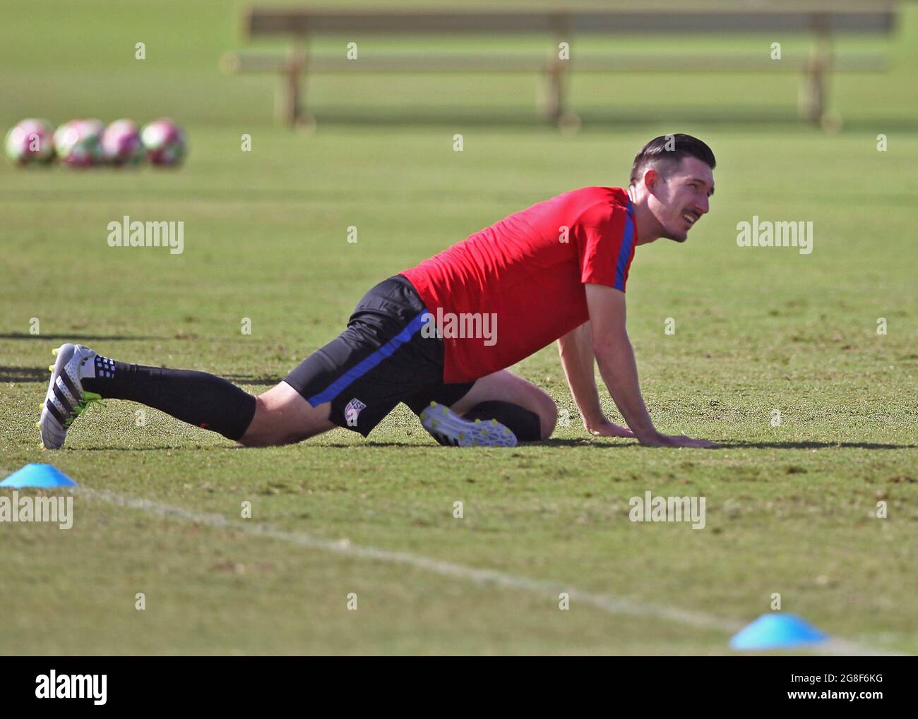 Miami Shores, USA. 03rd Oct, 2016. Sacha Kljestan stretches during a U.S. National Soccer Team practice on Monday, Oct. 3, 2016, at Buccaneer Field in Miami Shores, Florida. (Photo by Carl Juste/Miami Herald/TNS/Sipa USA) Credit: Sipa USA/Alamy Live News Stock Photo