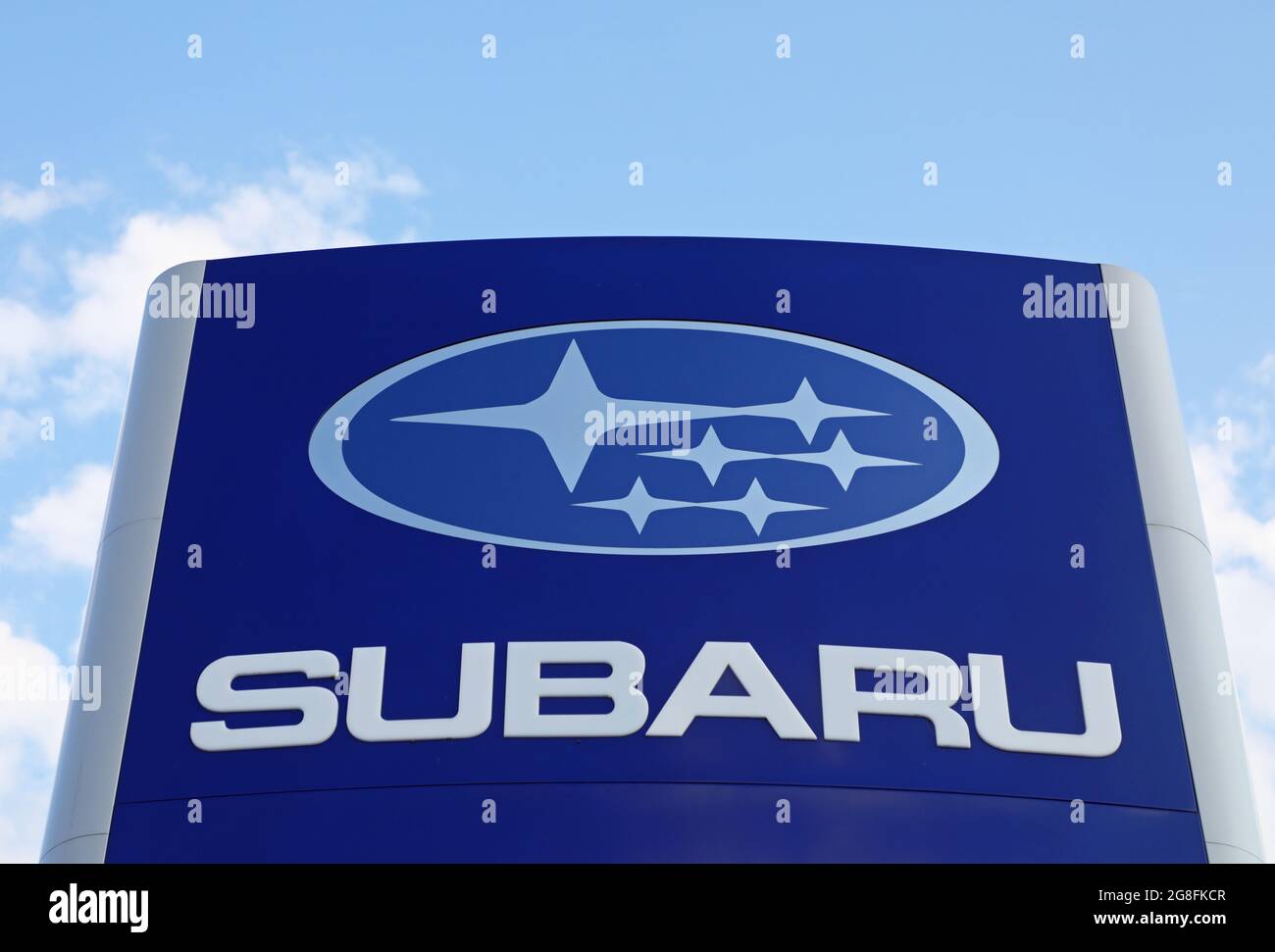 subaru-car-dealership-stock-photo-alamy