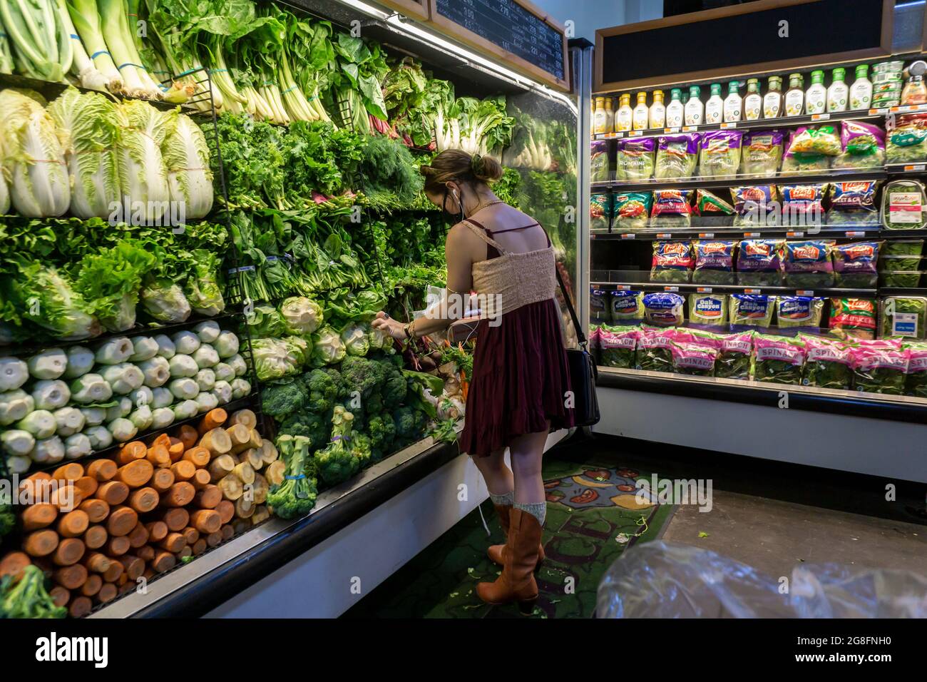 A woman shops in the produce department of a supermarket in New York on Monday, July 19, 2021. (© Richard B. Levine) Stock Photo