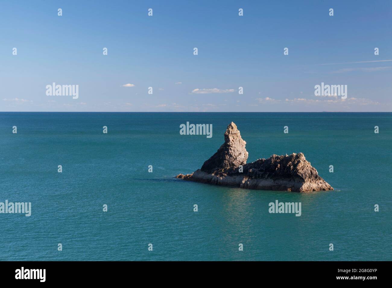Stackpole formation hi-res stock photography and images - Alamy