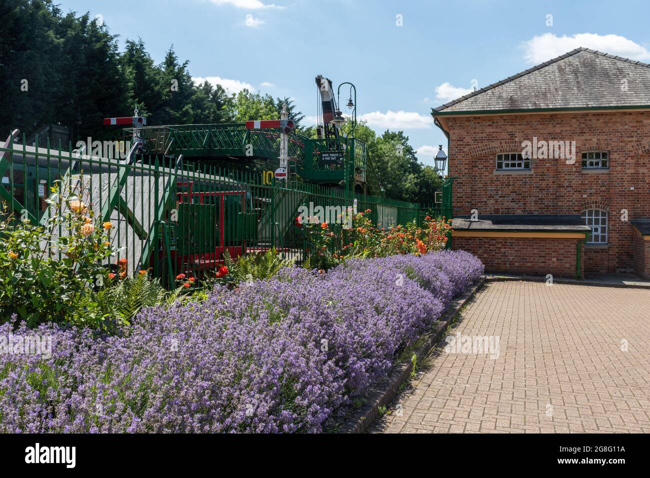 Summer view of Alresford Station. The Watercress Line steam railway is a popular visitor attraction in Alresford, Hampshire, England, UK. Stock Photo