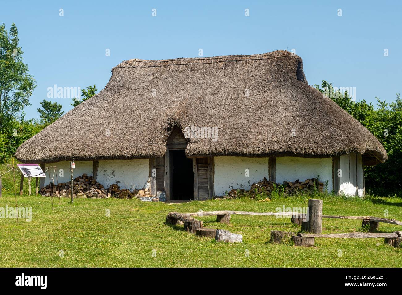 Saxon house based on excavations from nearby Chalton Saxon Village at Butser Ancient Farm archeological open air museum in Hampshire, England, UK Stock Photo