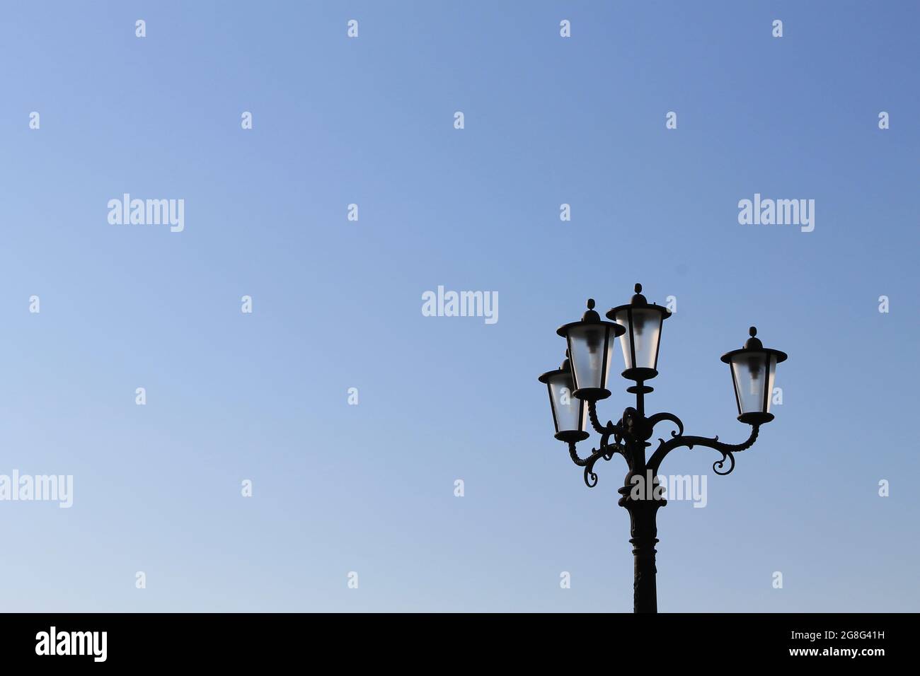 Antique street light hi-res stock photography and images - Alamy