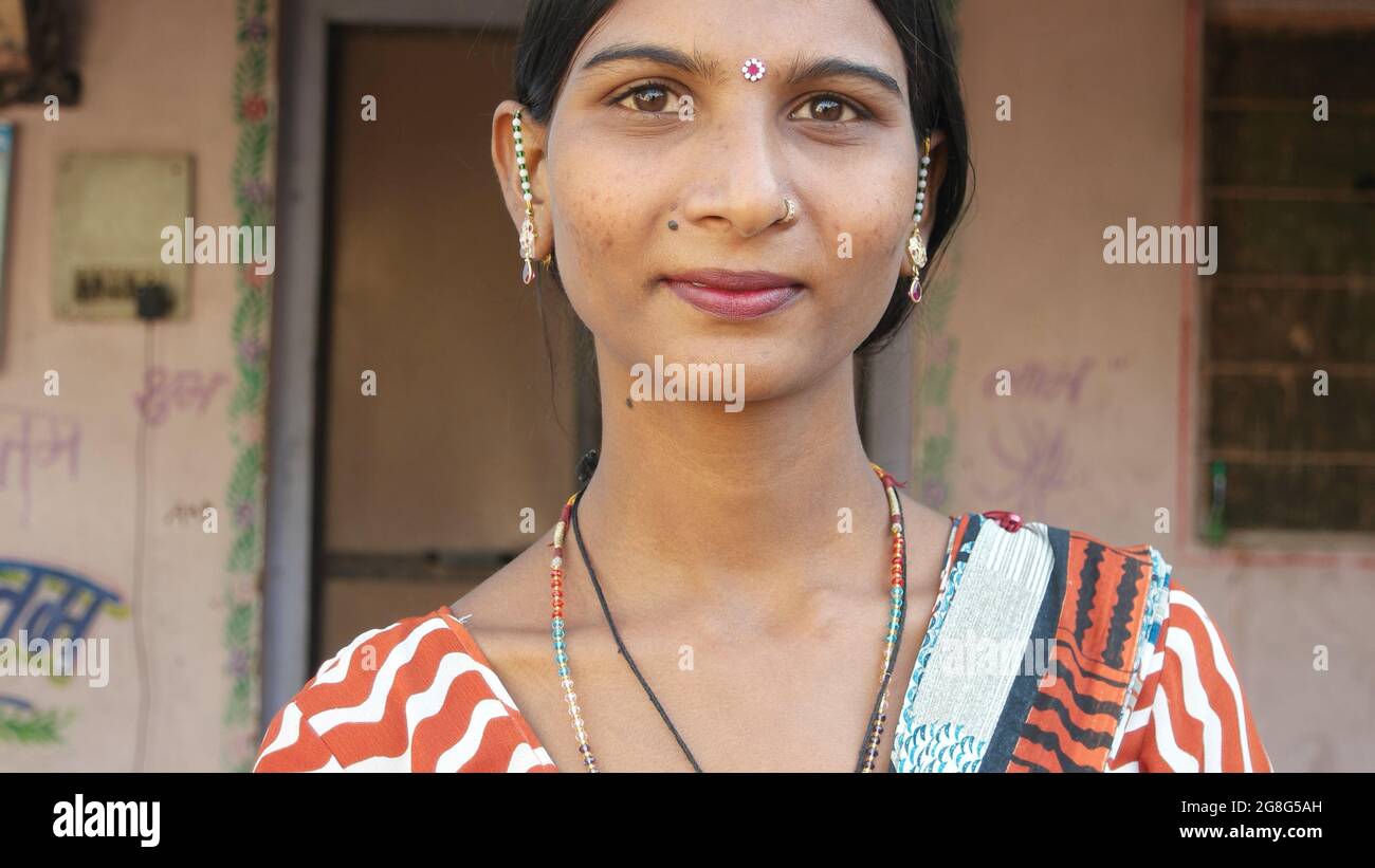Smiling girl wearing jewelry hi-res stock photography and images - Alamy