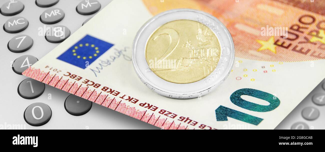 Mindestlohn 12,00 Euro und Rechner Stock Photo