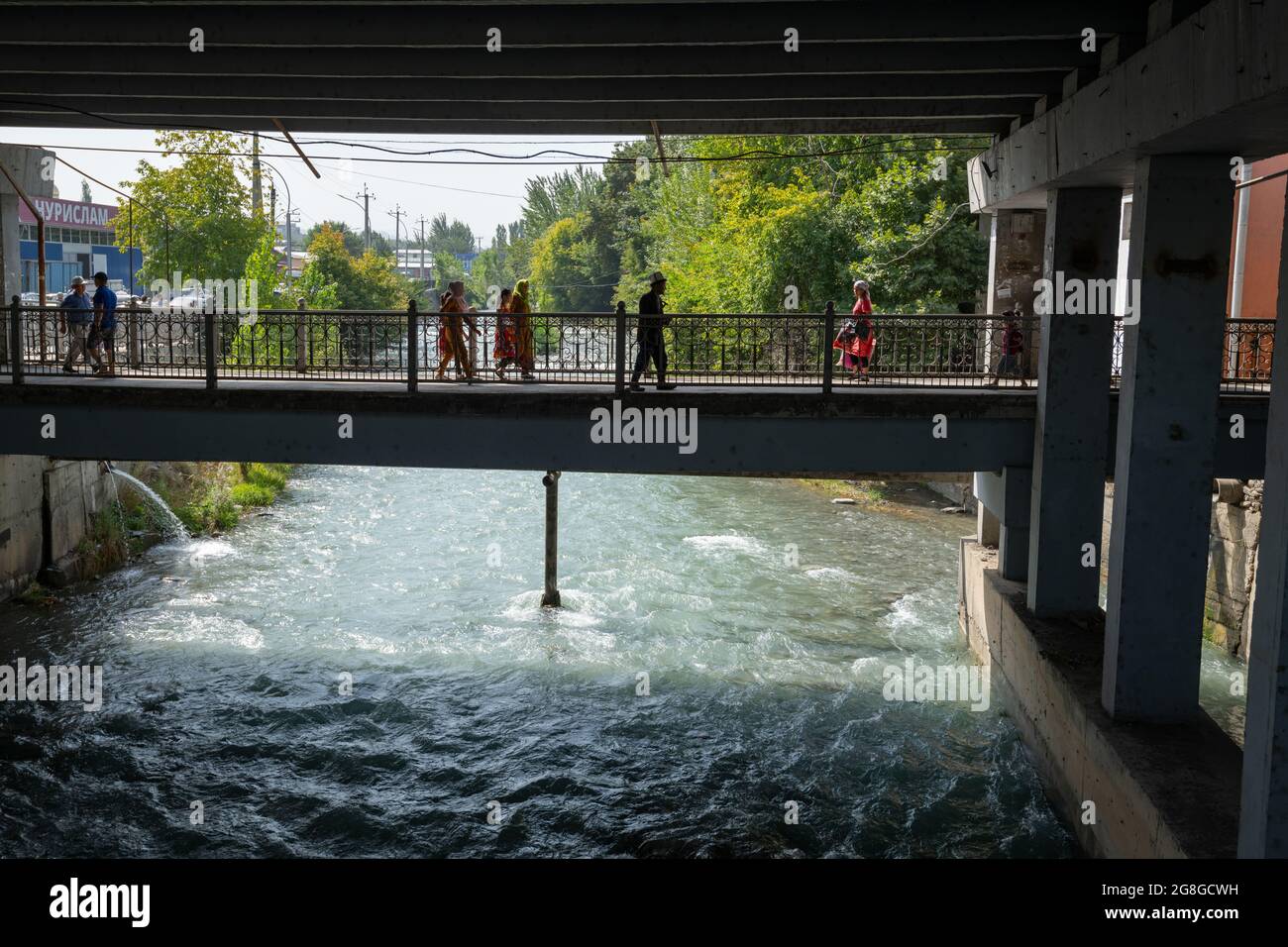 Bridge [river crossing] stream hi-res stock photography and images - Alamy