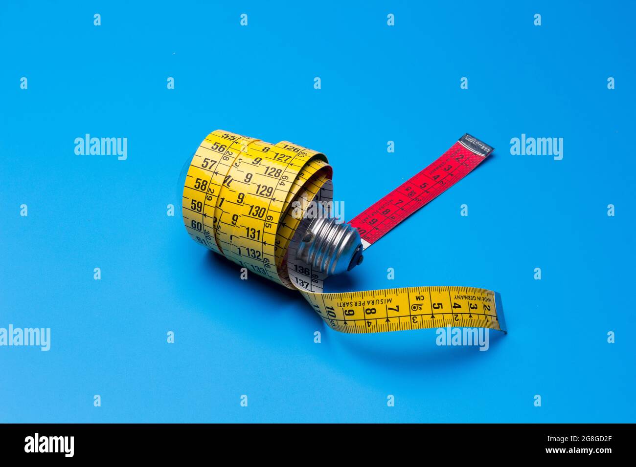 https://c8.alamy.com/comp/2G8GD2F/tailors-and-dressmakers-tape-measure-flexible-yellow-for-measuring-parts-of-the-human-body-to-create-suits-and-dresses-2G8GD2F.jpg