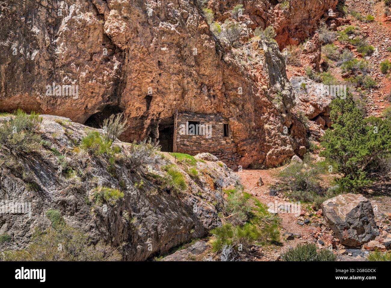 Hermit Cabin, cliff dwelling at unnamed side canyon, off Marjum Canyon, Middle Range in House Range, Great Basin Desert, Utah, USA Stock Photo