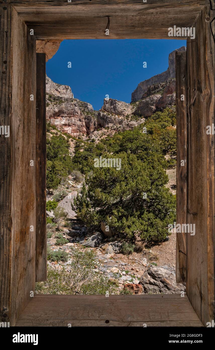 View from Hermit Cabin, recluse secluded cliff dwelling in Marjum Canyon area, Middle Range in House Range, Great Basin Desert, Utah, USA Stock Photo