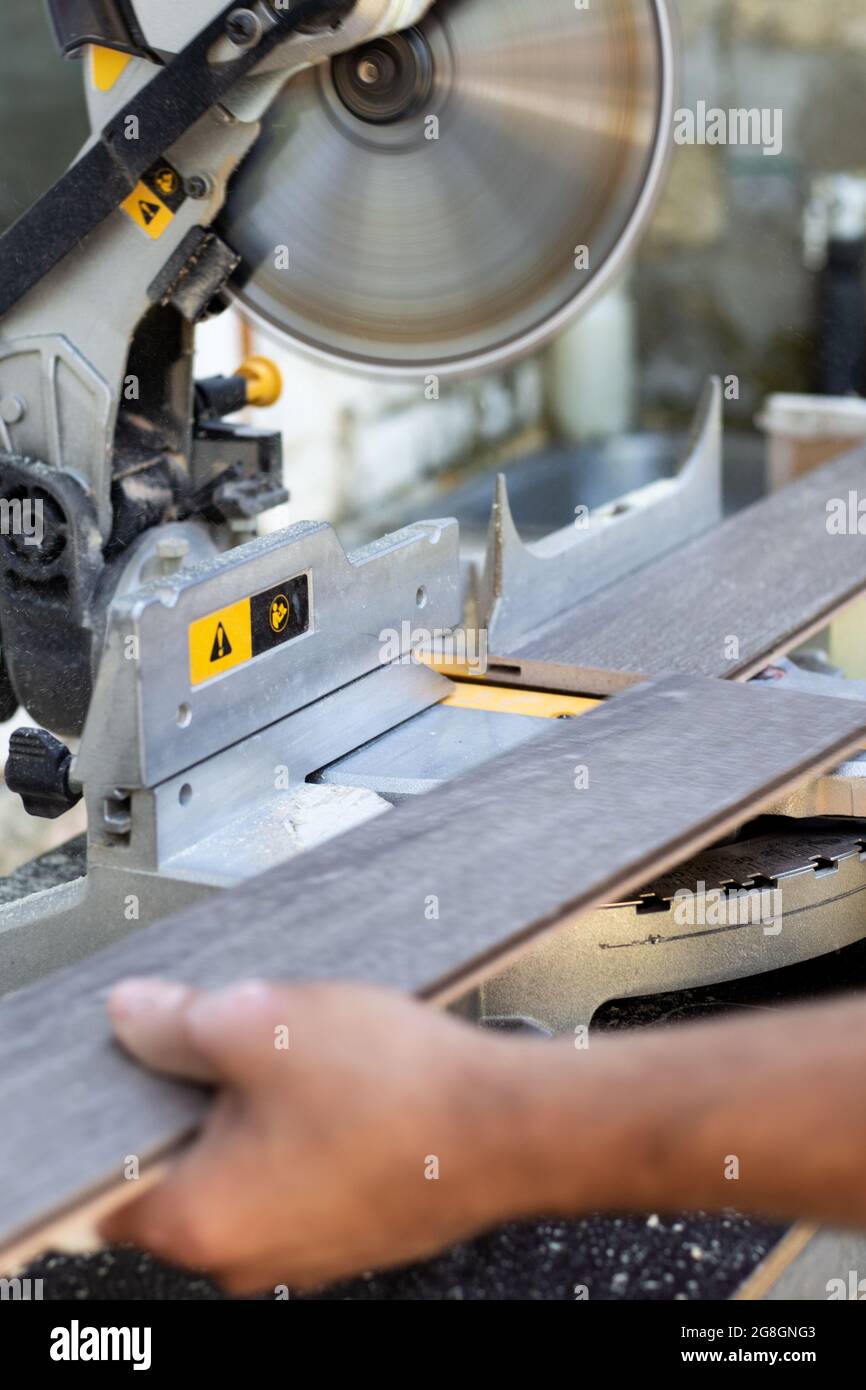 Making hand saws hi-res stock photography and images - Alamy