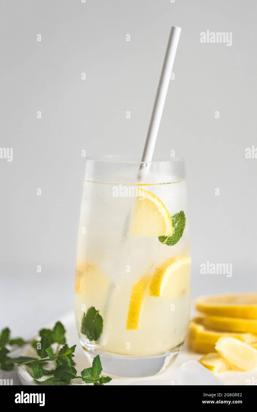 Lemonade glass straw hires stock photography and images Alamy