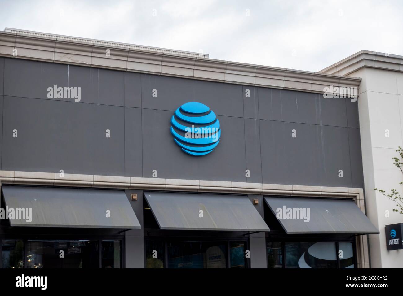 Kirkland, WA USA - circa July 2021: Exterior view of an AT&T retail store in Totem Lake on an overcast day Stock Photo