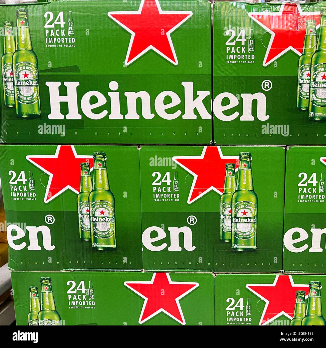 Orlando, FL USA - July 18, 2021: Cases of Heineken Bottle Beer at a grocery  store waiting for customers to purchase. Heineken is a product of Holland  Stock Photo - Alamy