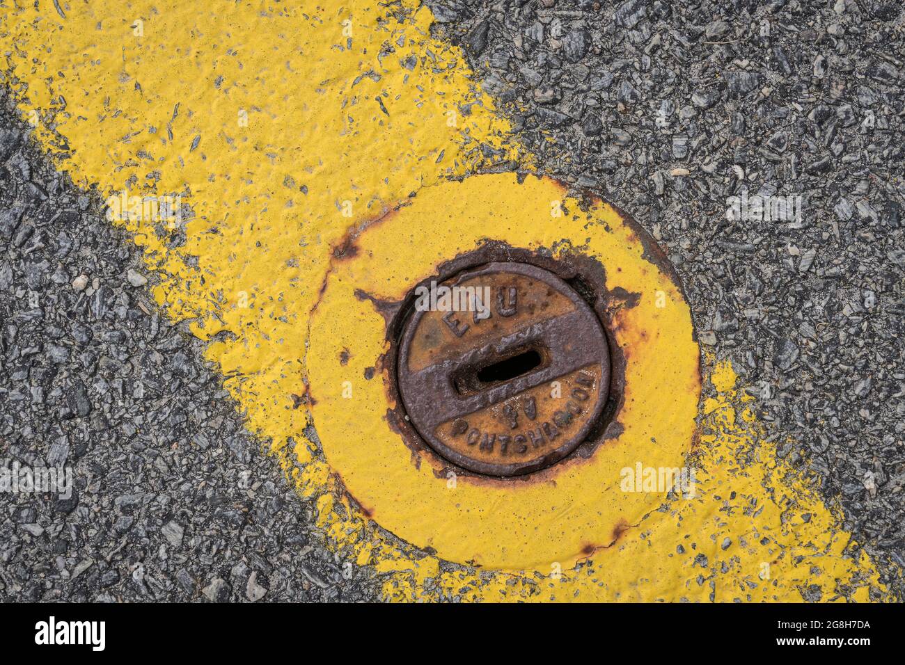 Water valve in street hi-res stock photography and images - Alamy