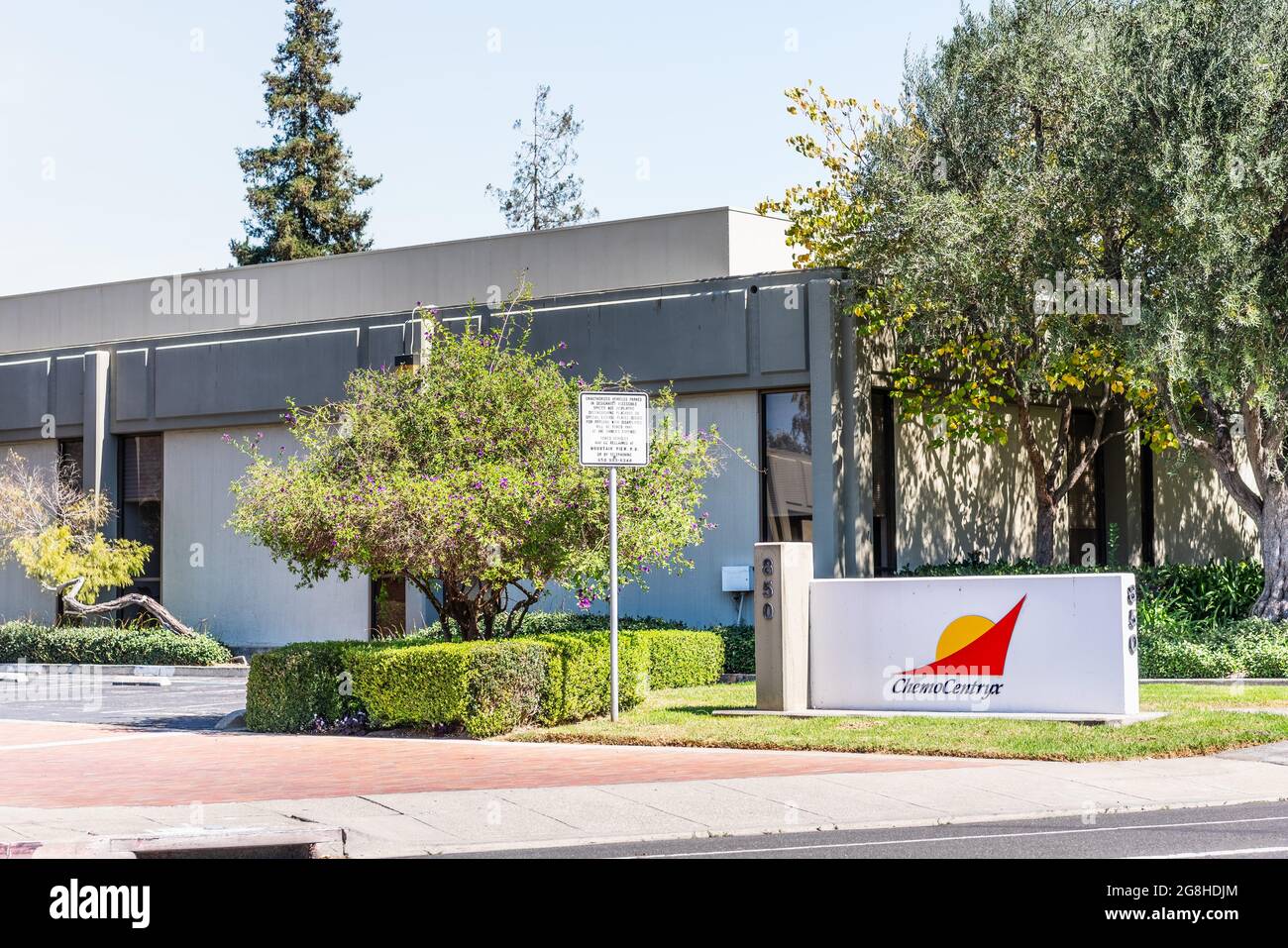 Sep 26, 2020 Mountain View / CA / USA - ChemoCentryx headquarters in Silicon Valley; ChemoCentryx Inc, a biopharmaceutical company, researches small-m Stock Photo