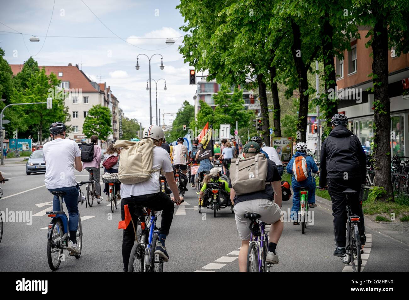 Mit dem Motto ' Gegenmacht aufbauen, statt Autobahnen ausbauen ' fand am Samstag, den 05.06.2021 eine Fahrraddemonstration in München statt. (Photo by Alexander Pohl/Sipa USA) Credit: Sipa USA/Alamy Live News Stock Photo