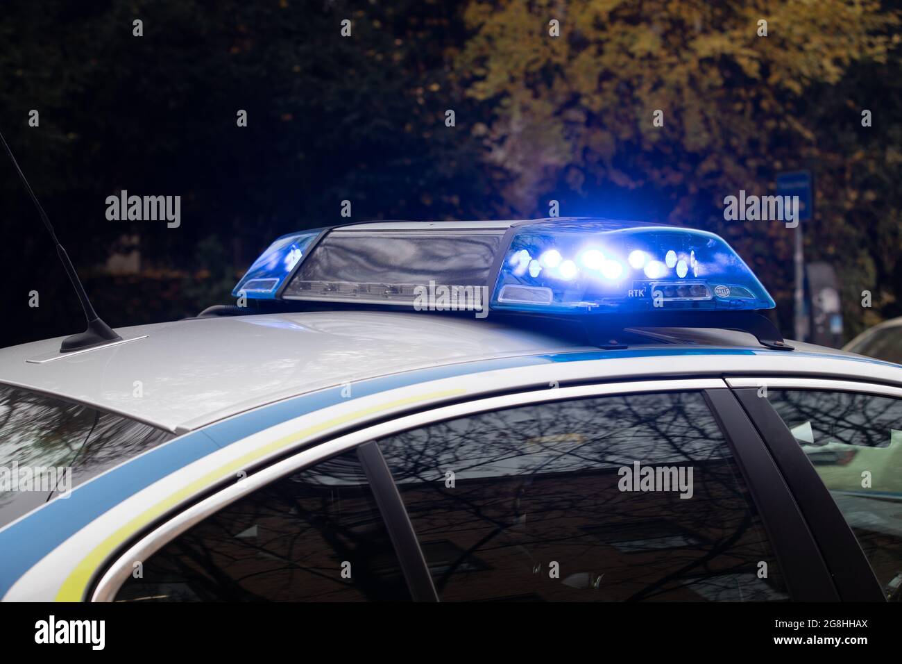 Polizeiwagen im Einsatz mit Blaulicht. (Photo by Alexander Pohl/Sipa USA) Credit: Sipa USA/Alamy Live News Stock Photo