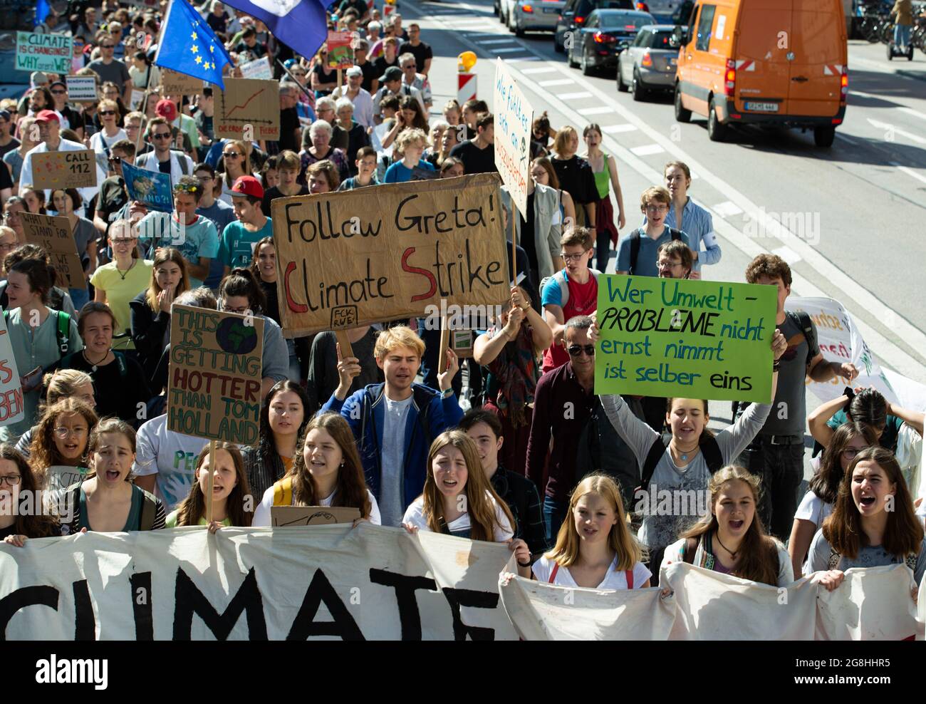 Am 13. September 2019 haben einige Hundert junge Menschen für eine bessere Klimapolitik demonstriert. Sie riefen auch zum globalen Klimastreik in einer Woche auf. (Photo by Alexander Pohl/Sipa USA) Credit: Sipa USA/Alamy Live News Stock Photo