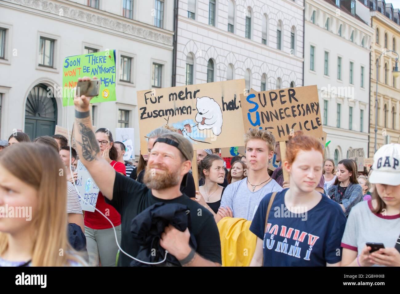 Munich, Germany. 21st July, 2019. Banner reading ' Climate Justice Now '. On July 21 more than ten thousand people demonstrated for a better climate policy and against the climate crisis in Munich. (Photo by Alexander Pohl/Sipa USA) Credit: Sipa USA/Alamy Live News Stock Photo