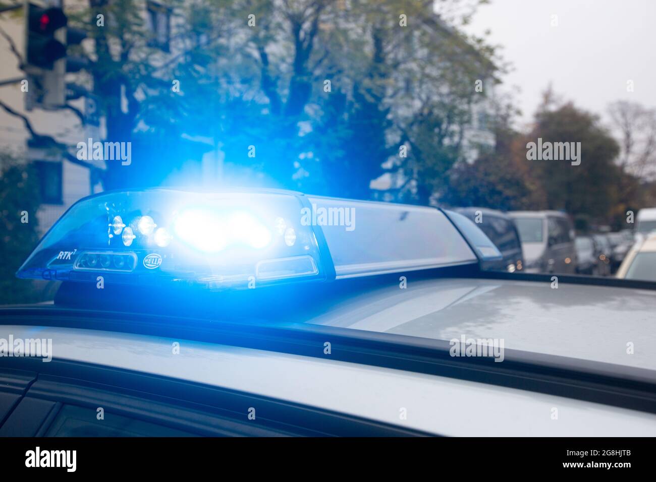 Polizeiwagen im Einsatz mit Blaulicht. (Photo by Alexander Pohl/Sipa USA) Credit: Sipa USA/Alamy Live News Stock Photo