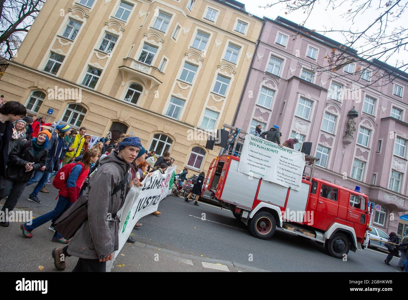 On 22. November 2019 again hundreds of young people demonstrated for Climate Justice. They demonstrated in front of the different Munich Universities. (Photo by Alexander Pohl/Sipa USA) Credit: Sipa USA/Alamy Live News Stock Photo