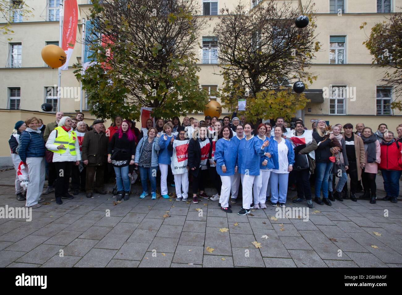 Verdi-Mitglieder haben am 7.11.2019 vor der München Klinik ( MüK ) für eine München-Zulage von 270 Euro protestiert. (Photo by Alexander Pohl/Sipa USA) Credit: Sipa USA/Alamy Live News Stock Photo