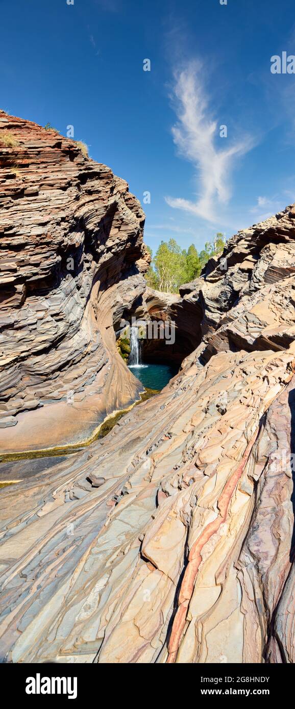 Panoramic view along the rock strata leading to the iconic Plunge Pool and open clear sky at the Hamersley Gorge in Western Australia Stock Photo