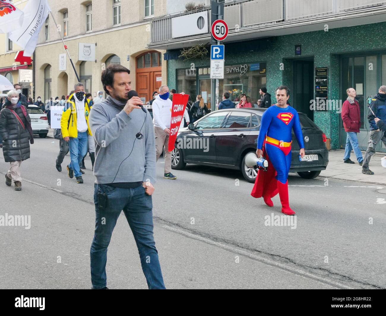 140 Menschen versammelten sich am 21.2.2021 in München, um gegen sämtliche Corona Maßnahmen zu demonstrieren. Offizielles Motto der Demo war ein Protest gegen den Europäischen Stabilitätsmechacnismus. - 140 people joined a demonstration in Munich, Germany on February 21st 2021 to protest against all covid measures. Official motto was to protest against the European Stability Mechanism. (Photo by Alexander Pohl/Sipa USA) Credit: Sipa USA/Alamy Live News Stock Photo