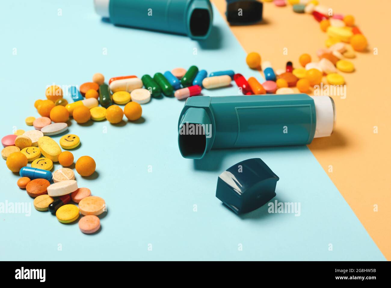 Composition with inhalers and pills on color background, closeup Stock ...