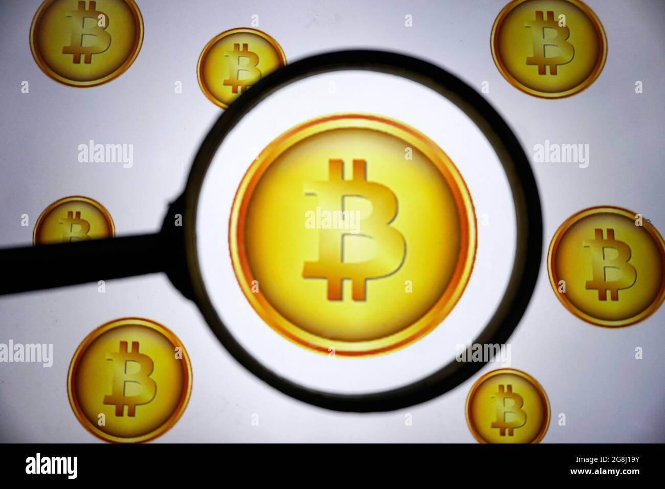 July 21, 2021: Nesta ilustraçÃ£o fotogrÃ¡fica, o Bitcoin criptomoeda visto exibido na tela de um computador através de uma lupa. (Credit Image: © Cris Faga/ZUMA Press Wire) Stock Photo