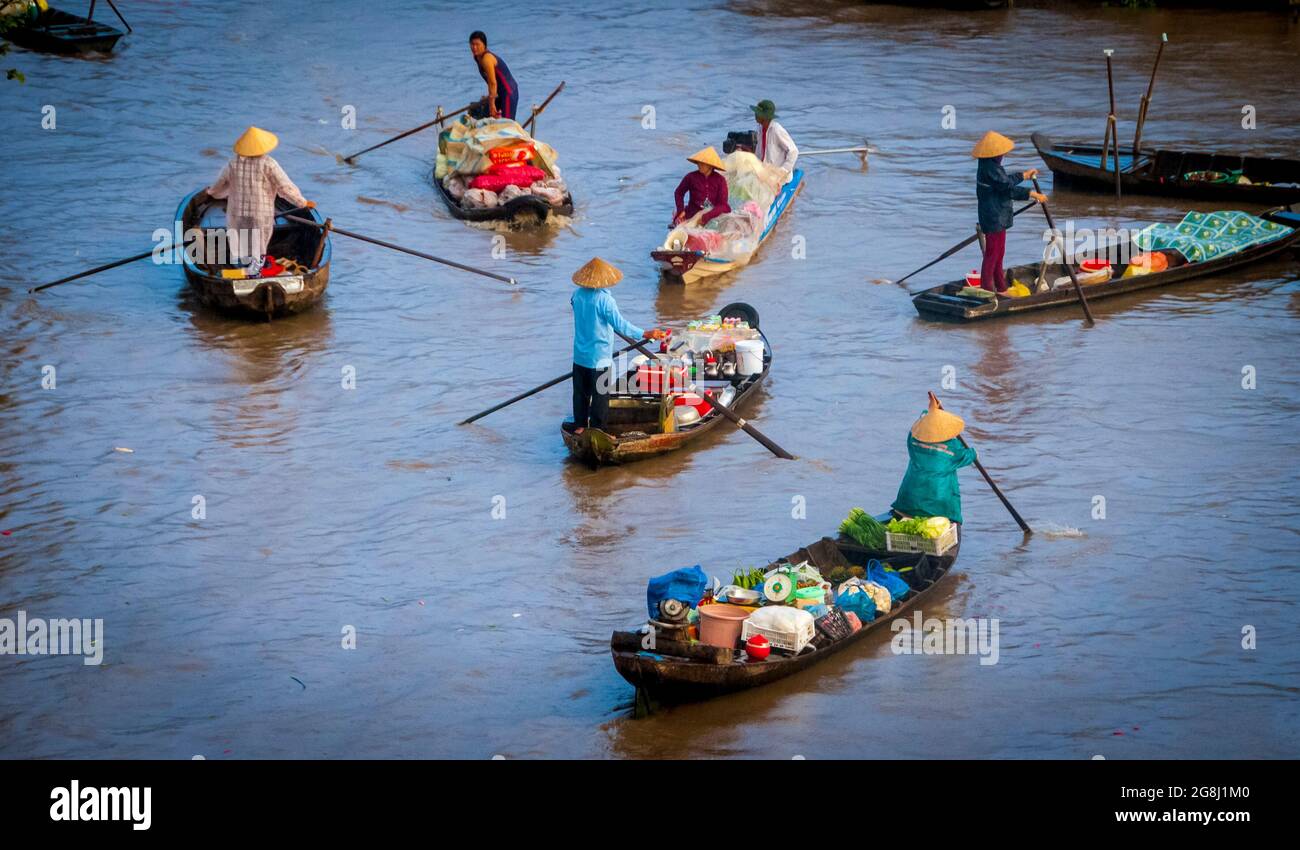 Floating market in Mekong Delta southern Vietnam Stock Photo - Alamy