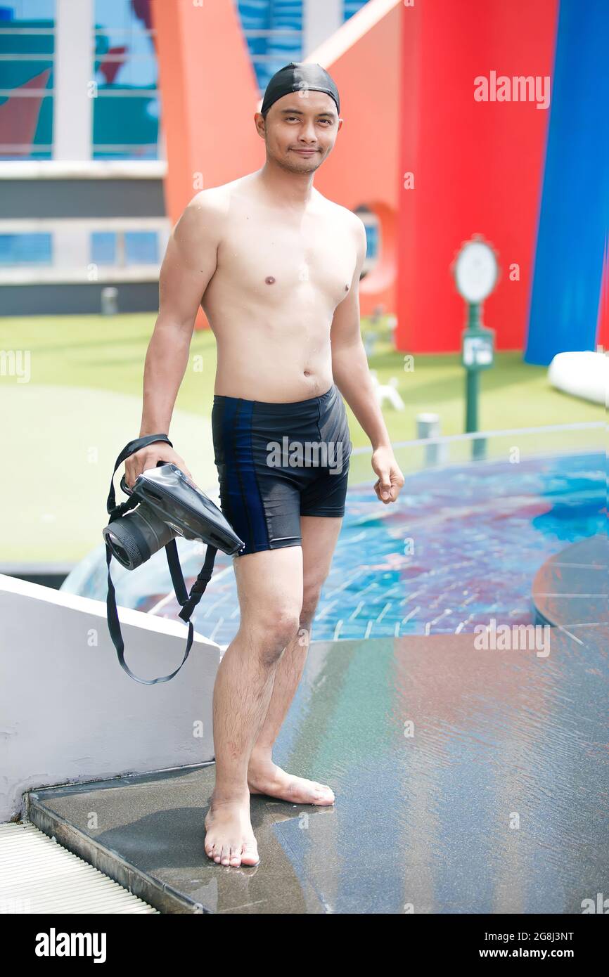 Underwater camera pool hires stock photography and images Alamy