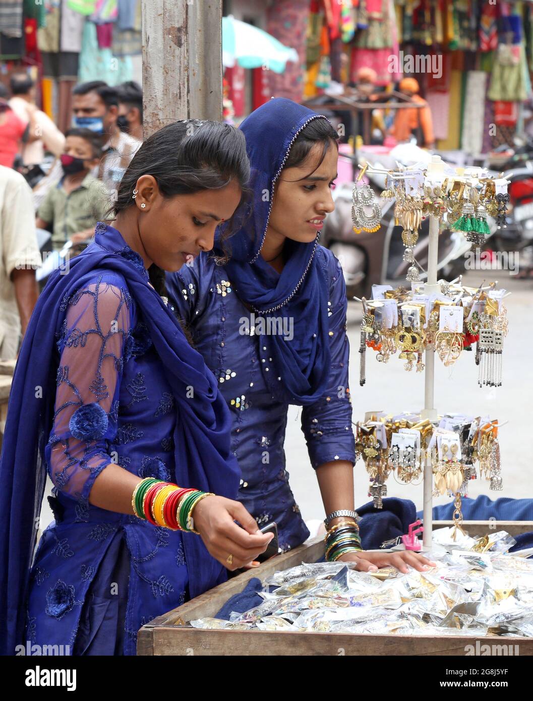 Artificial woman best sale jewellery