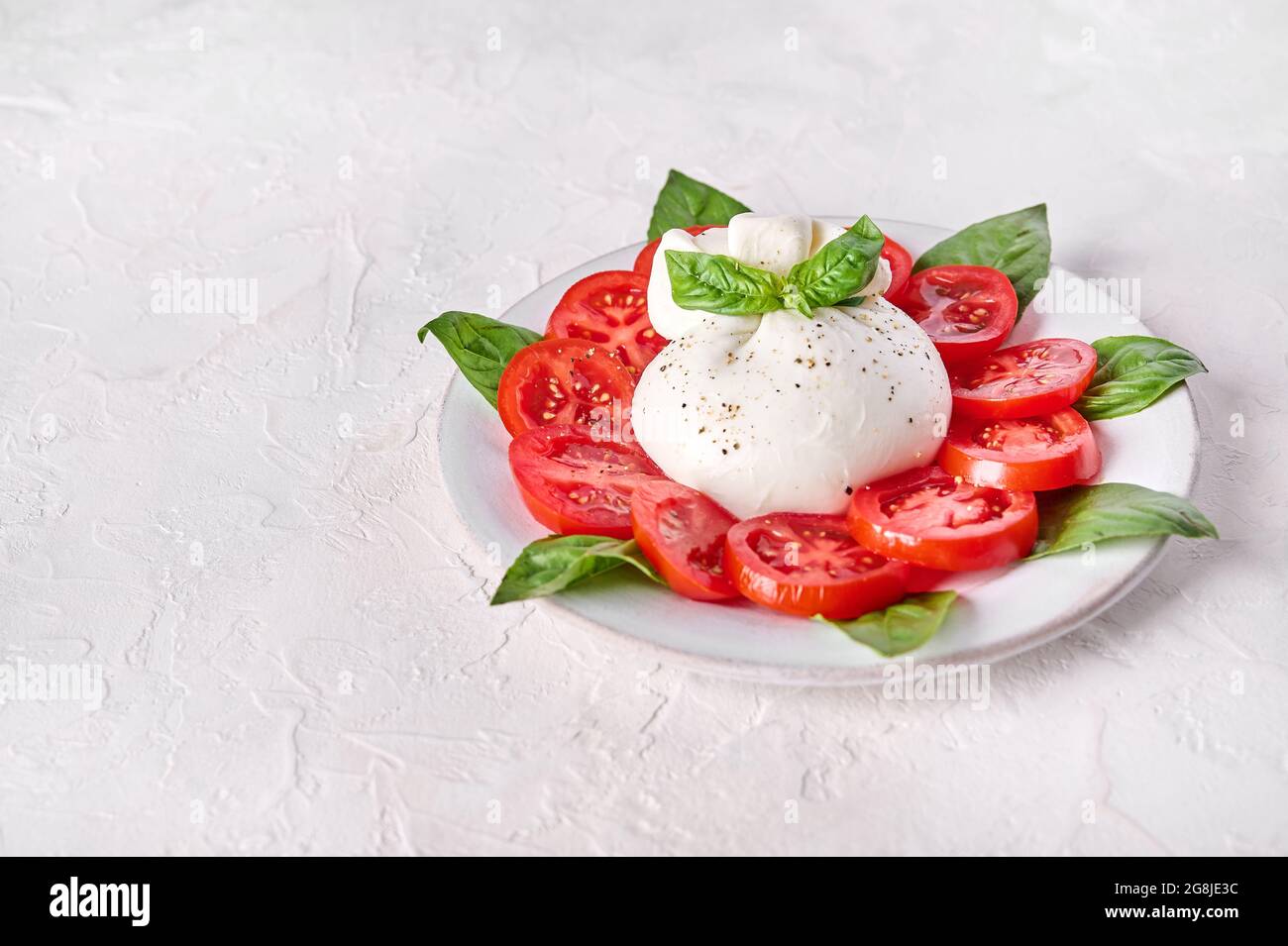Morgenøvelser Overholdelse af Betjening mulig Traditional italian burrata cheese made from cream and milk of buffalo or  cow with basil and tomato. Close up Stock Photo - Alamy
