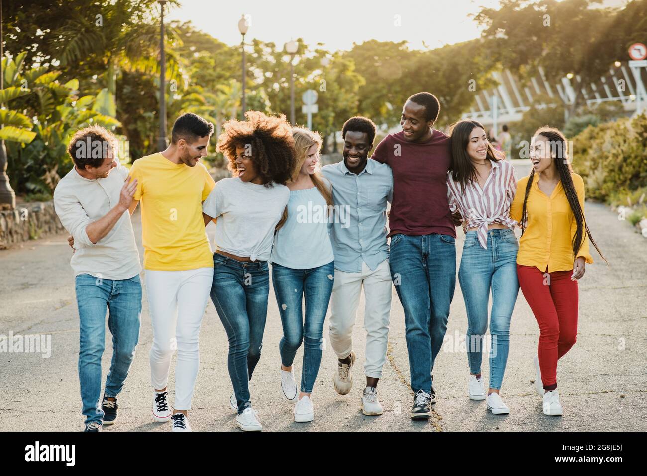 Body positive women hugging hi-res stock photography and images - Alamy