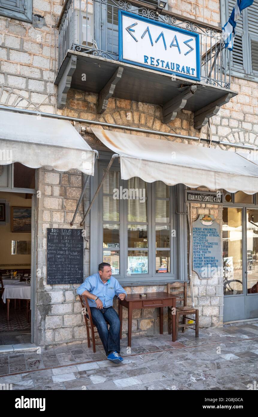 A taverna in The Platia Syndagmatos, the main square in the old town of Nafplio;, Greece's first capital after independence, Argolid, Peloponnese, Gre Stock Photo